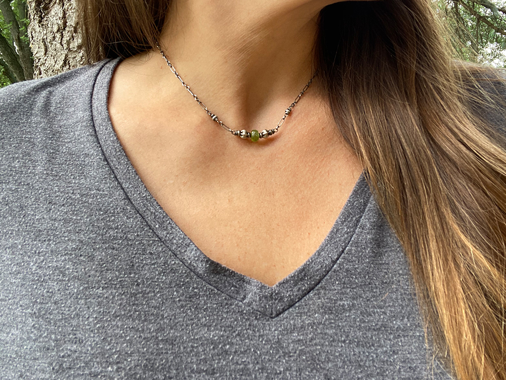 peridot ruffled choker necklace