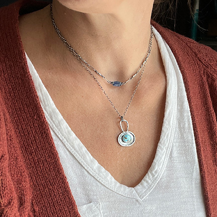 dancing eye trunk show with Daisy chains jewelry